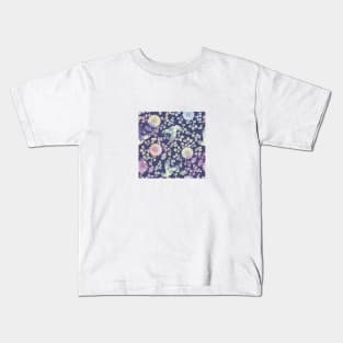 traditional oriental flower and bird ornament Kids T-Shirt